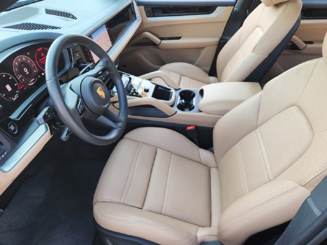 Used 2024 Porsche Cayenne AWD/4WD image 11