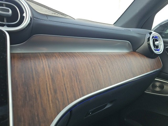 Used 2025 Mercedes-Benz GLC 300 GLC 300 image 28