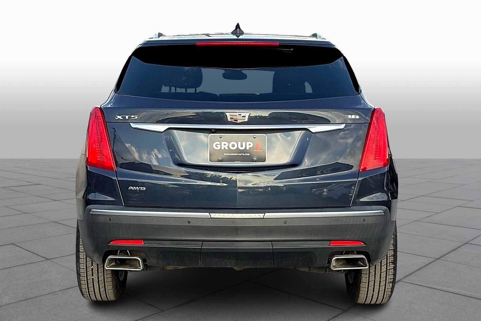 Used 2018 Cadillac XT5 Luxury w/ Driver Awareness Package image 7