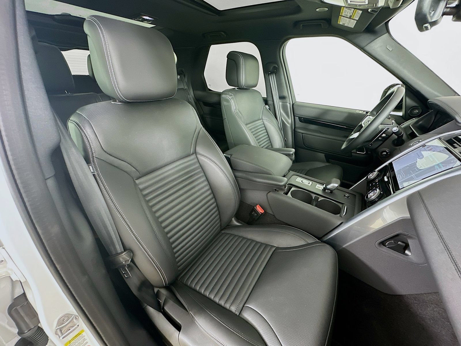 Used 2025 Land Rover Discovery S AWD/4WD image 48