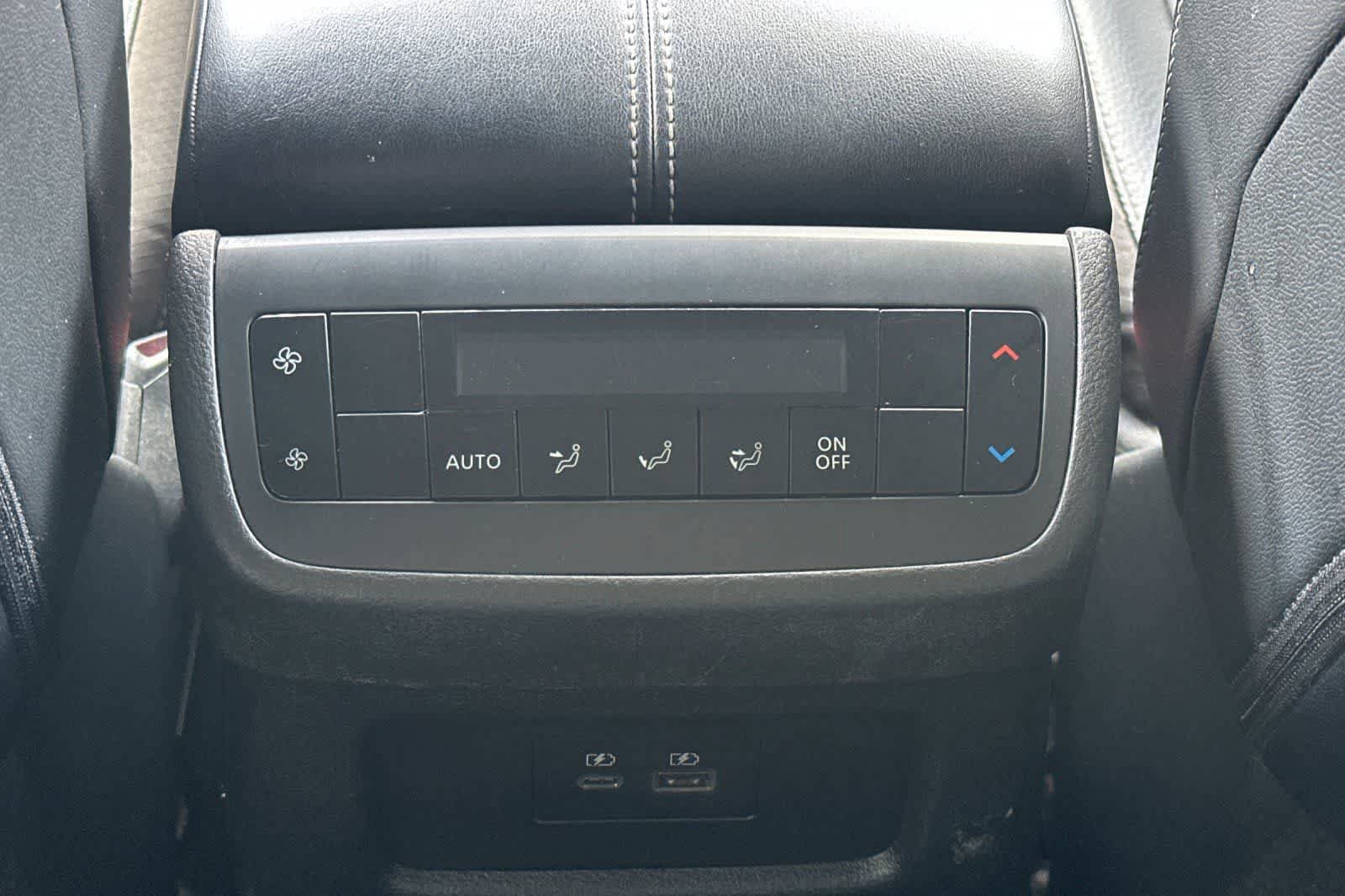 Used 2023 Nissan Pathfinder SL AWD/4WD image 15