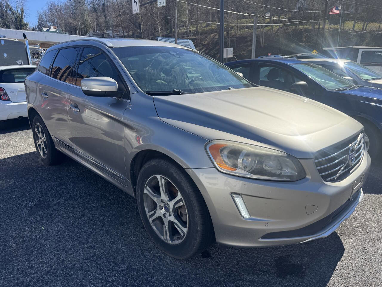 Used 2015 Volvo XC60 T6 w/ Proximity Package AWD/4WD image 6