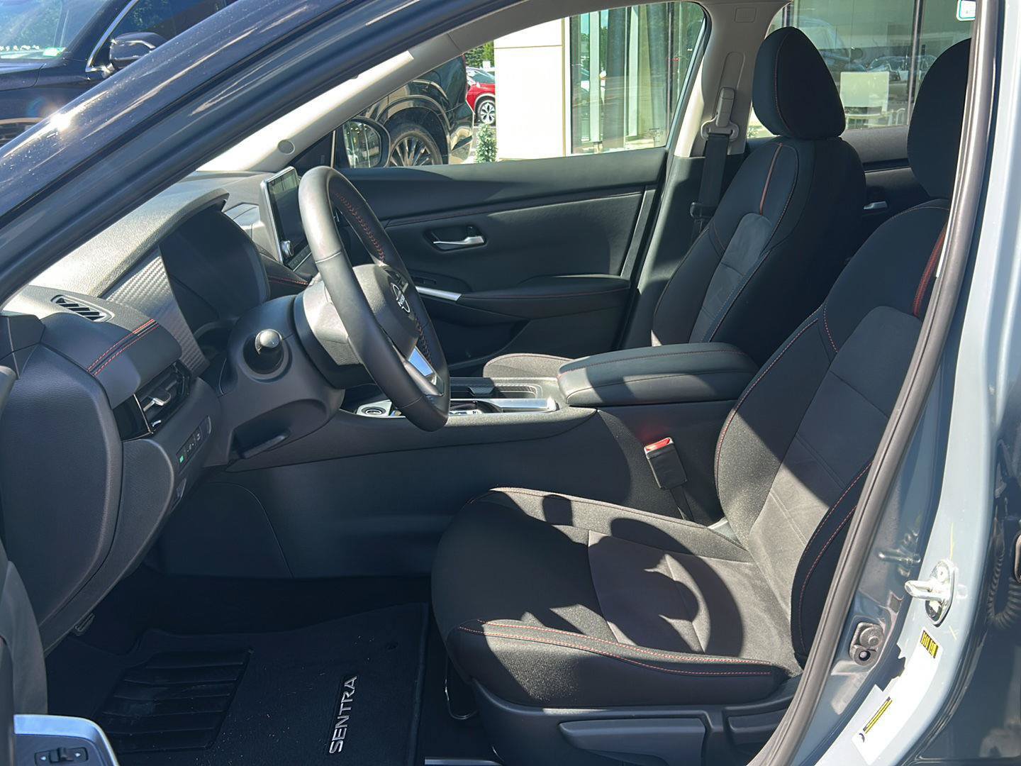 Used 2025 Nissan Sentra SR FWD image 12
