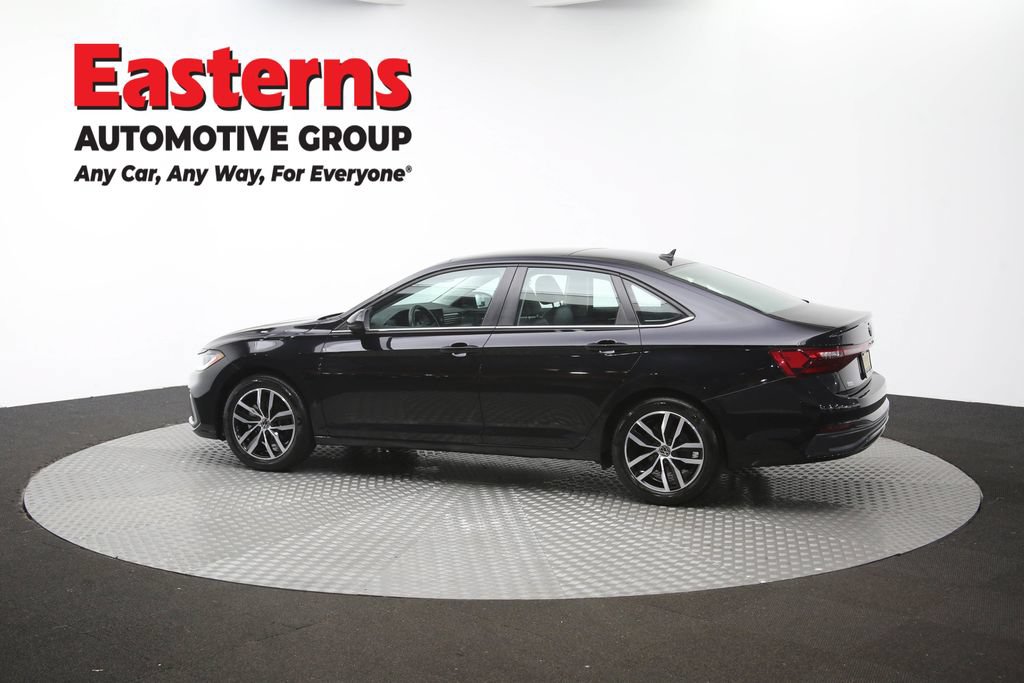 Used 2025 Volkswagen Jetta SE FWD image 62