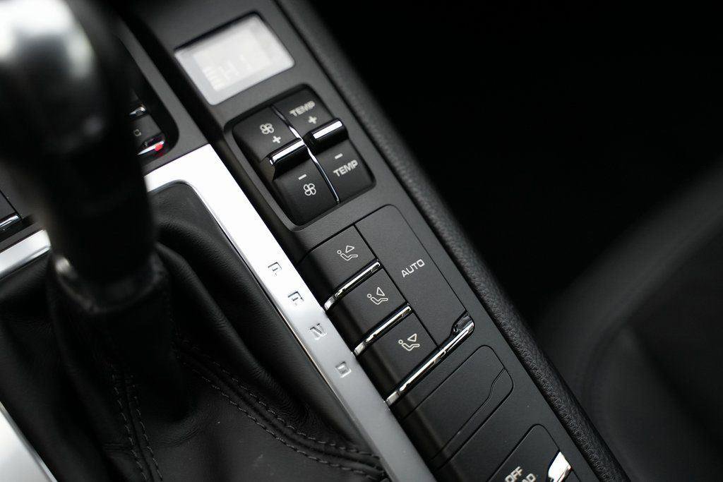Used 2017 Porsche Macan w/ Driver Memory Package image 40