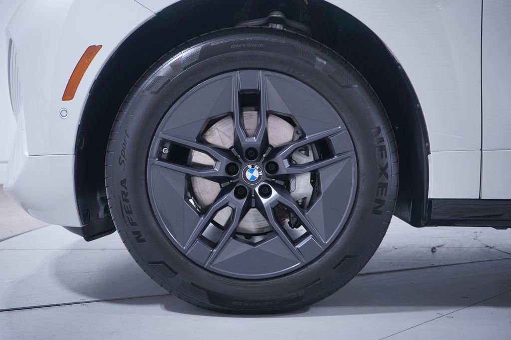 Used 2026 BMW iX xDrive60 image 2