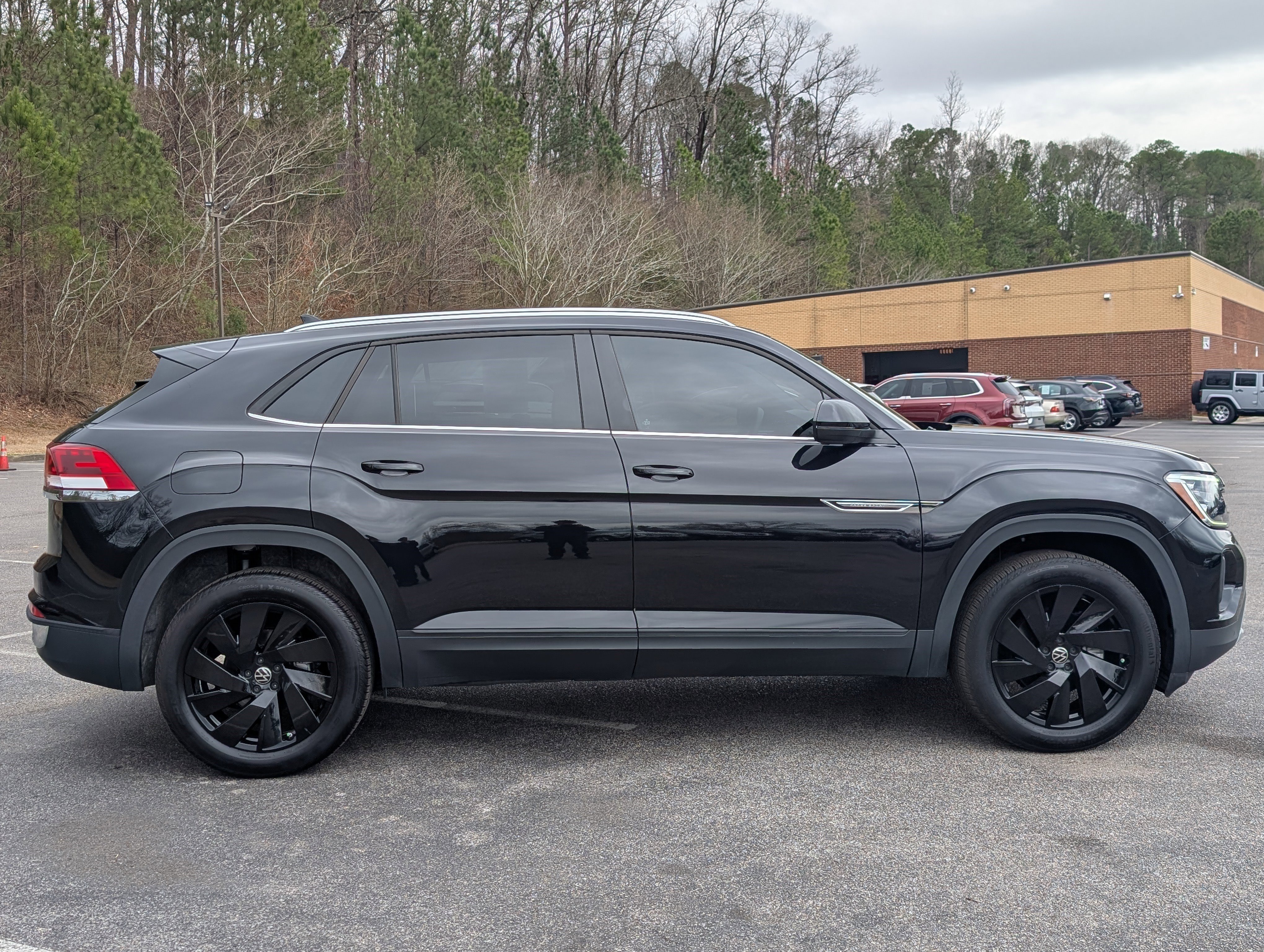 Used 2024 Volkswagen Atlas Cross Sport SE image 10
