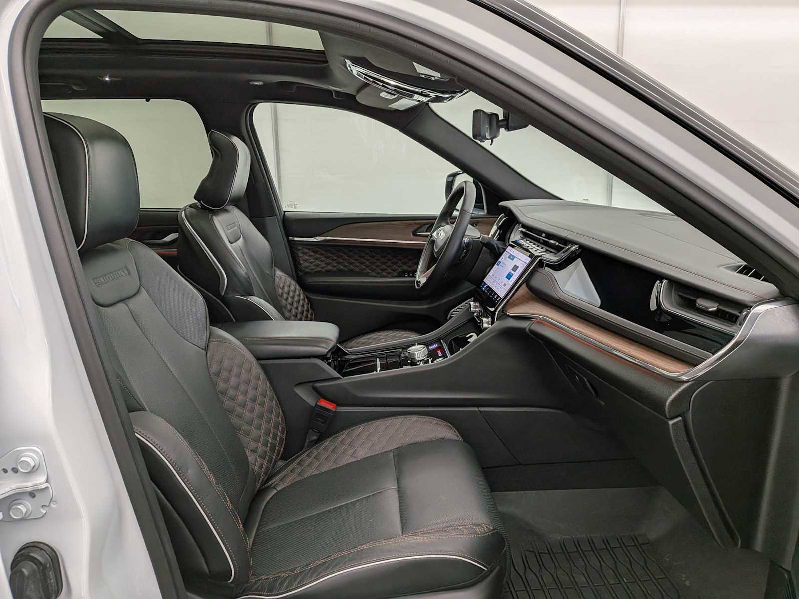 Used 2023 Jeep Grand Cherokee Summit w/ Advanced Protech Group IV image 24