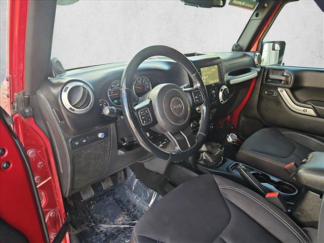 Used 2013 Jeep Wrangler Unlimited Rubicon w/ Connectivity Group AWD/4WD image 10