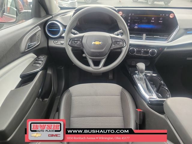 Used 2025 Chevrolet Trax LT FWD image 10
