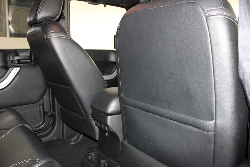Used 2016 Jeep Wrangler Unlimited Sahara w/ Dual Top Group image 29