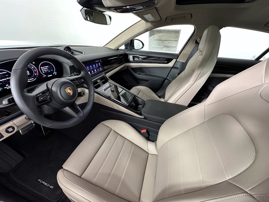 Used 2026 Porsche Panamera RWD image 4