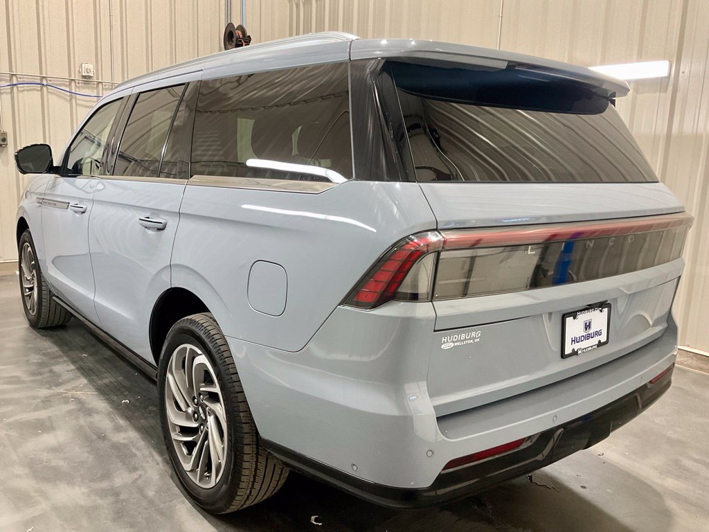 Used 2025 Lincoln Navigator Reserve AWD/4WD image 24