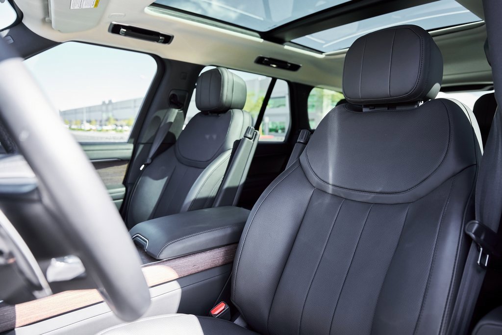 Used 2024 Land Rover Range Rover SE image 42