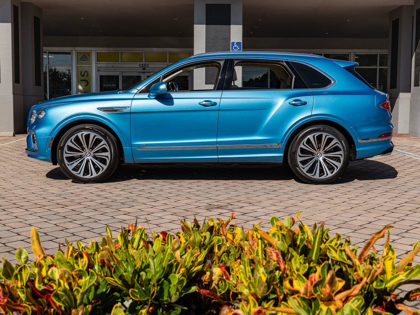 Used 2022 Bentley Bentayga AWD/4WD image 29