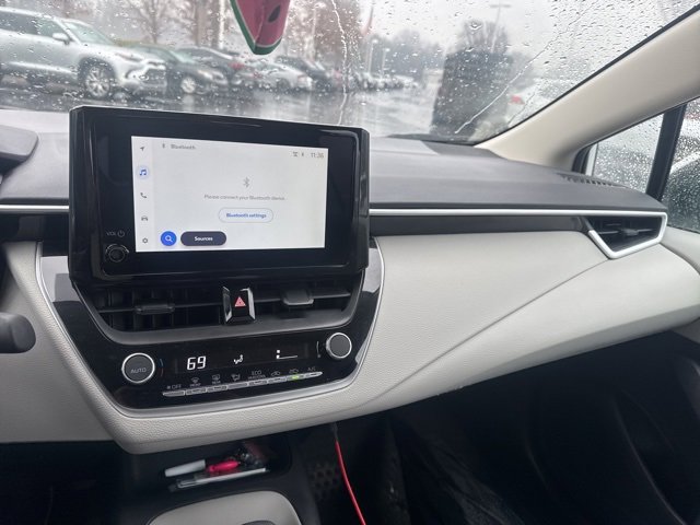 Used 2025 Toyota Corolla LE image 11