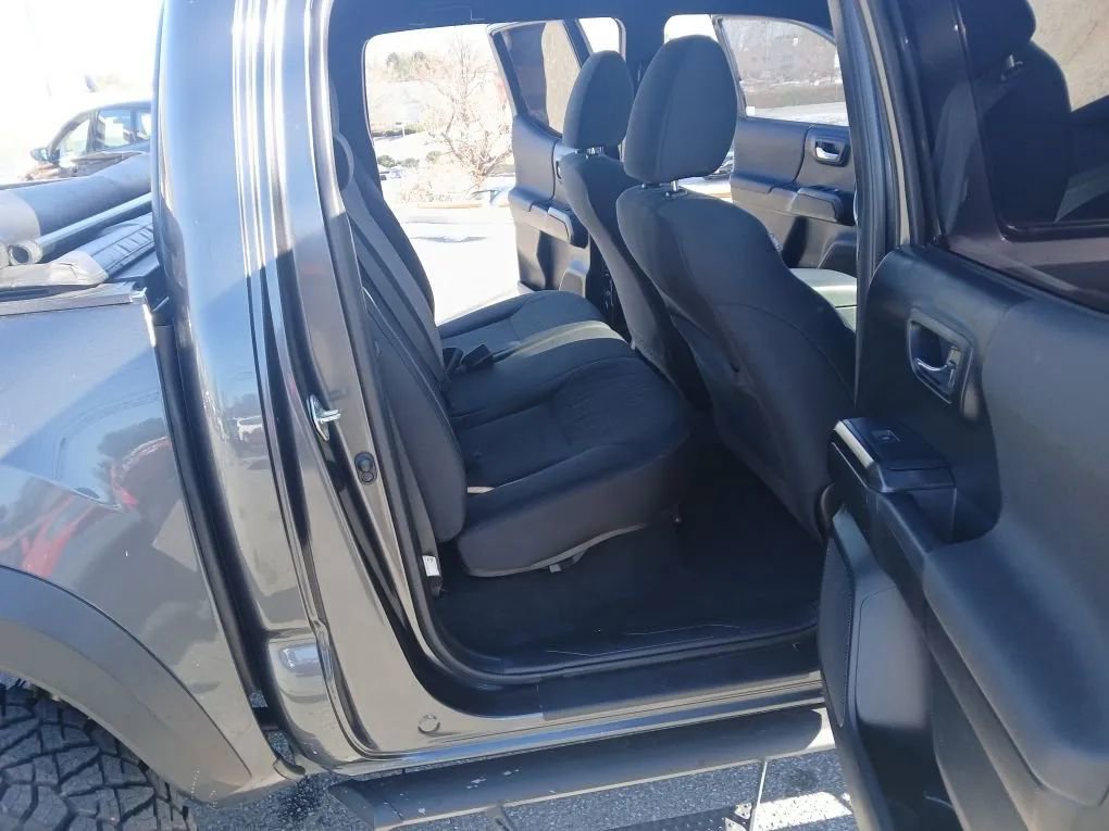 Used 2017 Toyota Tacoma TRD Off-Road w/ Tow Package (A/T) image 22