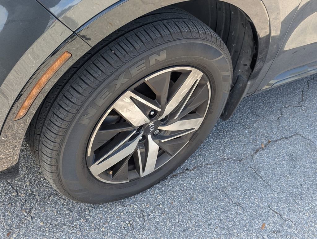 Used 2021 Kia Sorento EX w/ Panoramic Sunroof Package image 3