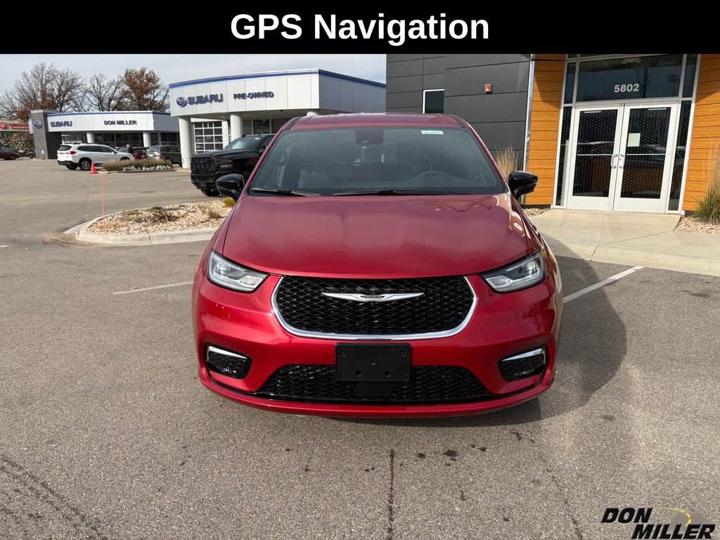 New 2026 Chrysler Pacifica Select video 2