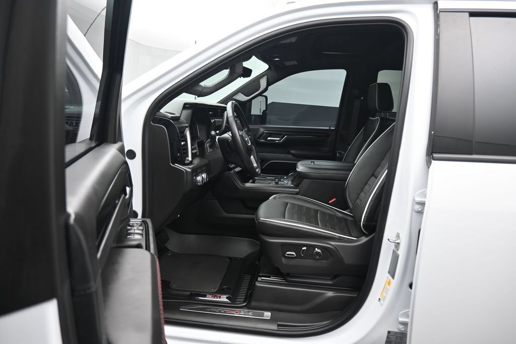 Used 2025 GMC Sierra 2500 AT4X AWD/4WD image 12