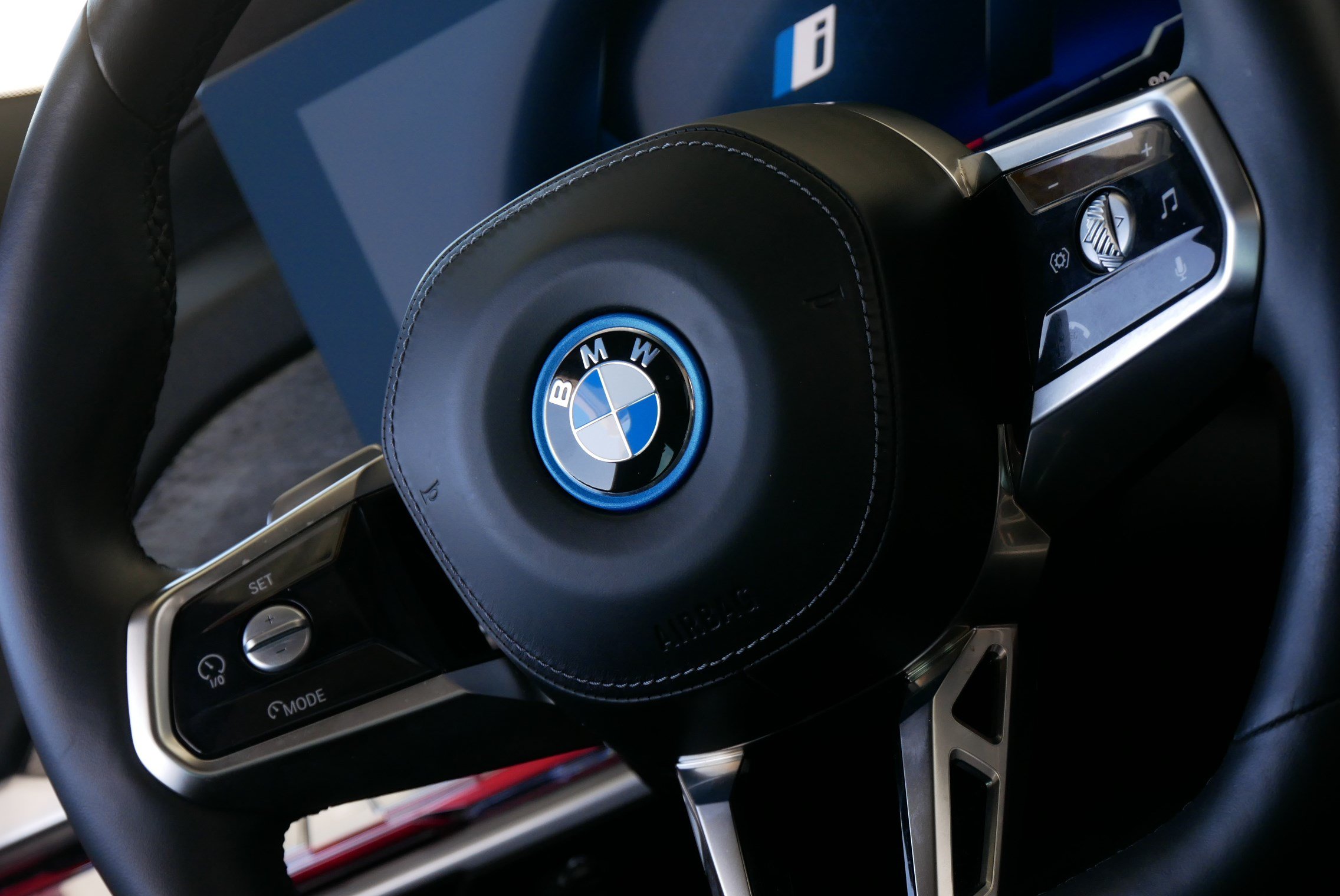 Certified 2025 BMW i7 xDrive60 AWD/4WD image 21