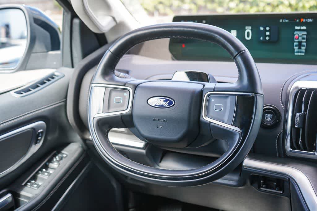 Used 2025 Ford Expedition Max Platinum AWD/4WD image 16