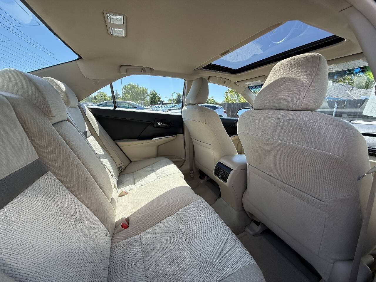 Used 2014 Toyota Camry XLE w/ Convenience Package FWD image 11