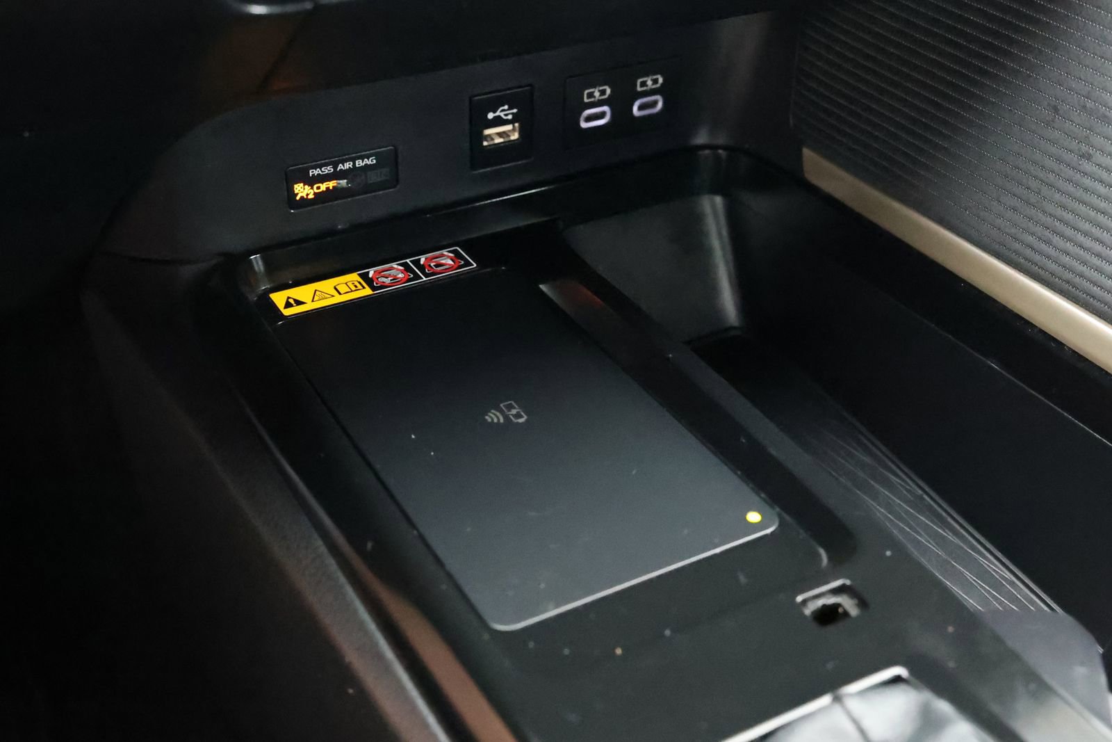 Used 2025 Toyota Camry SE FWD image 4