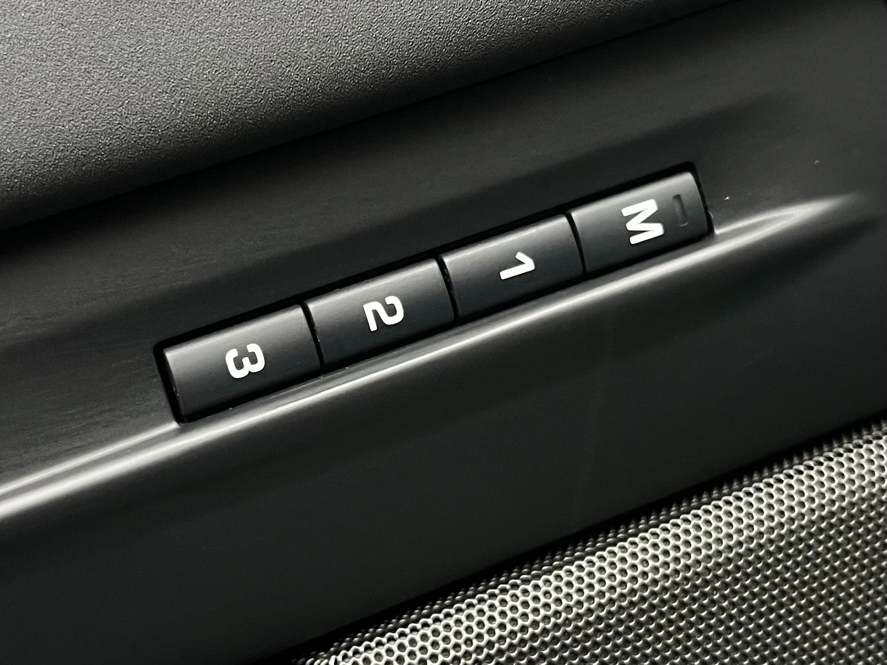 Used 2024 Land Rover Range Rover Evoque Dynamic SE image 67