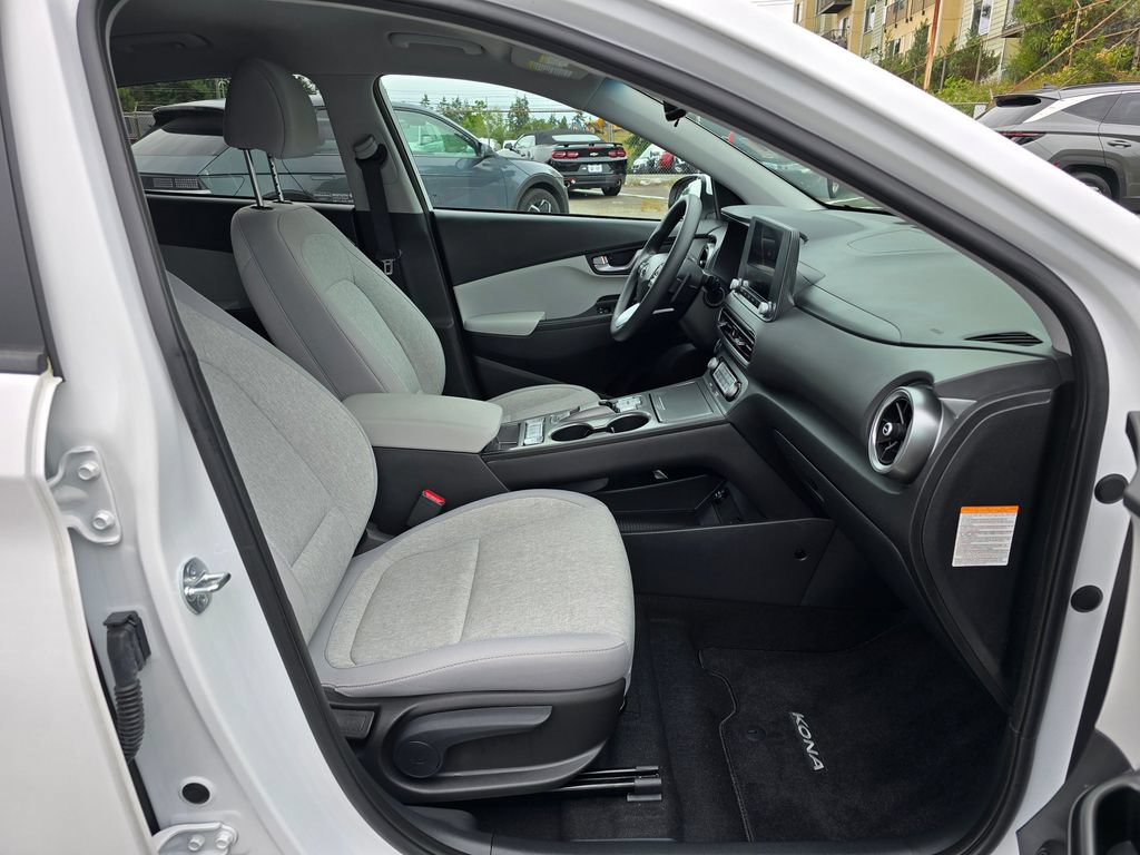 Used 2023 Hyundai Kona SE FWD image 11