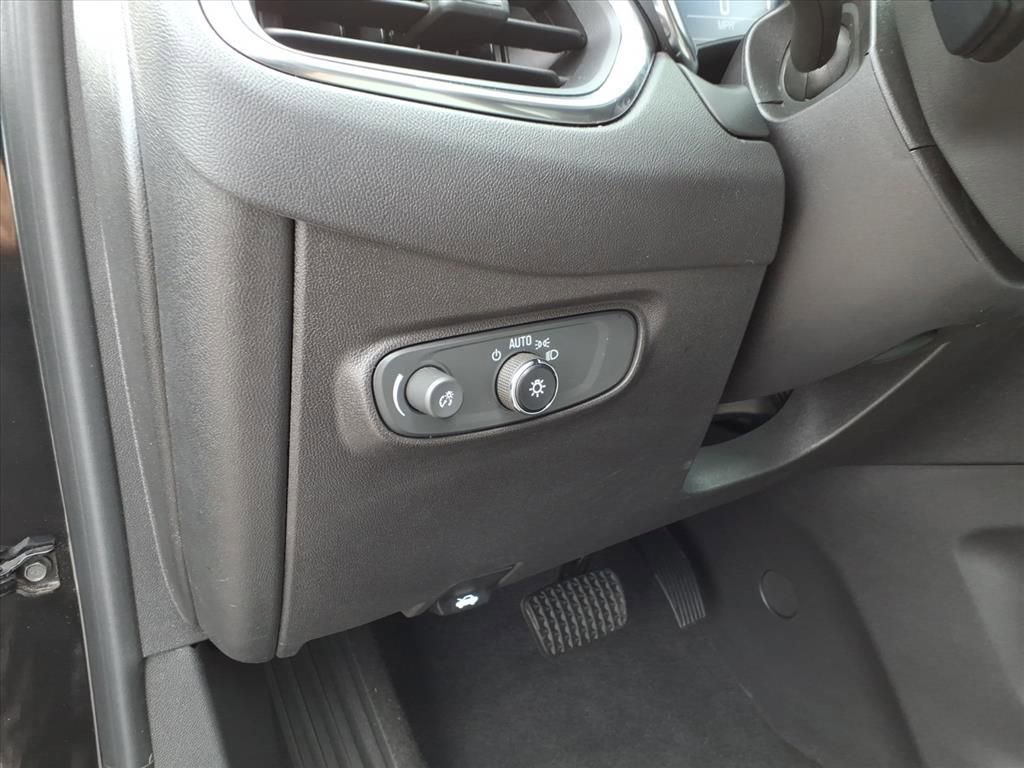 Used 2023 Chevrolet Equinox LS w/ LS Convenience Package image 18