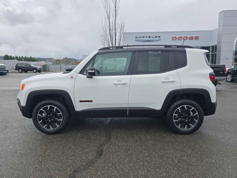 Used 2023 Jeep Renegade Trailhawk image 2