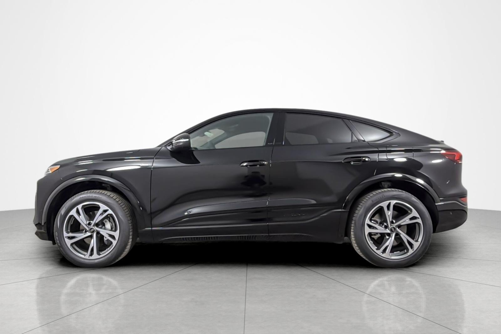 New 2027 Audi Q6 e-tron Premium Plus AWD/4WD image 3