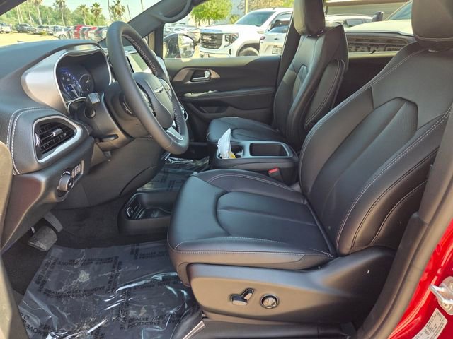 New 2026 Chrysler Pacifica Select FWD image 3