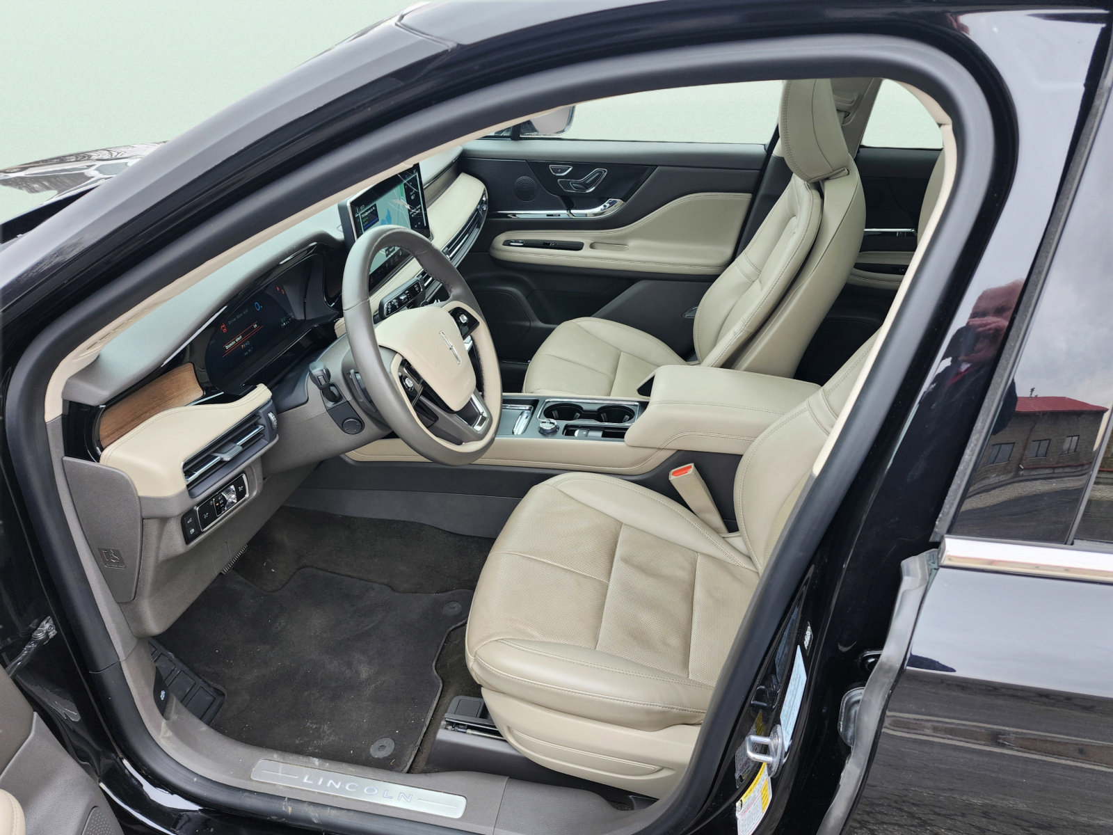 Used 2023 Lincoln Corsair Grand Touring w/ Equipment Group 301A AWD/4WD image 9