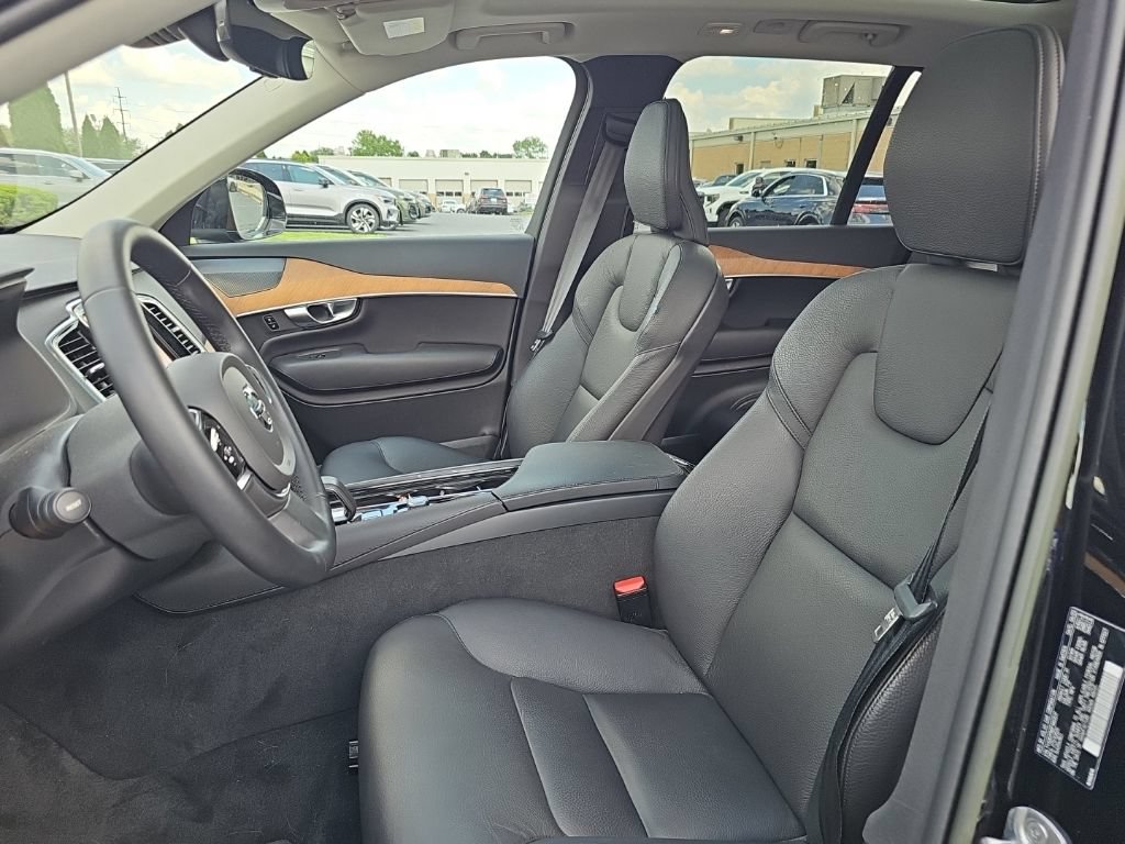 Used 2023 Volvo XC90 B6 Plus w/ Protection Package Premier AWD/4WD image 3