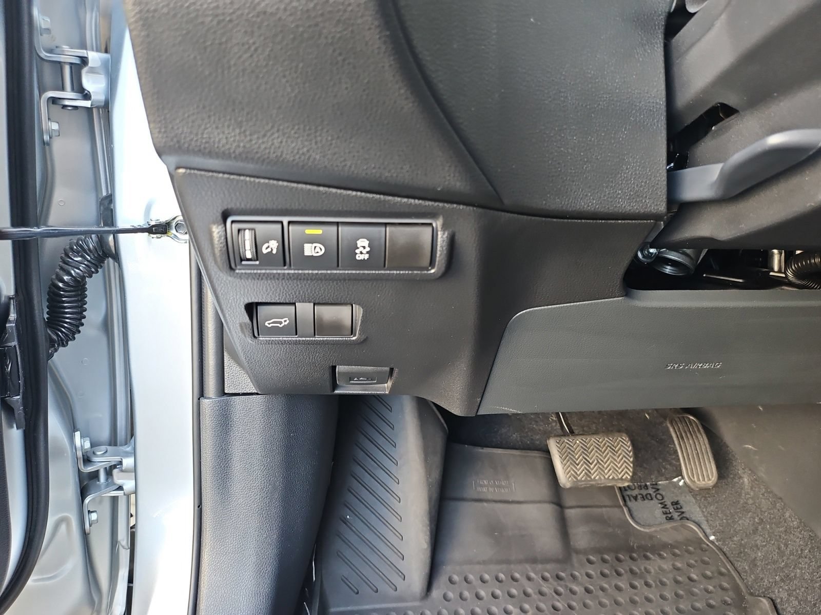Used 2026 Toyota Corolla Cross XLE w/ Convenience Package FWD image 25