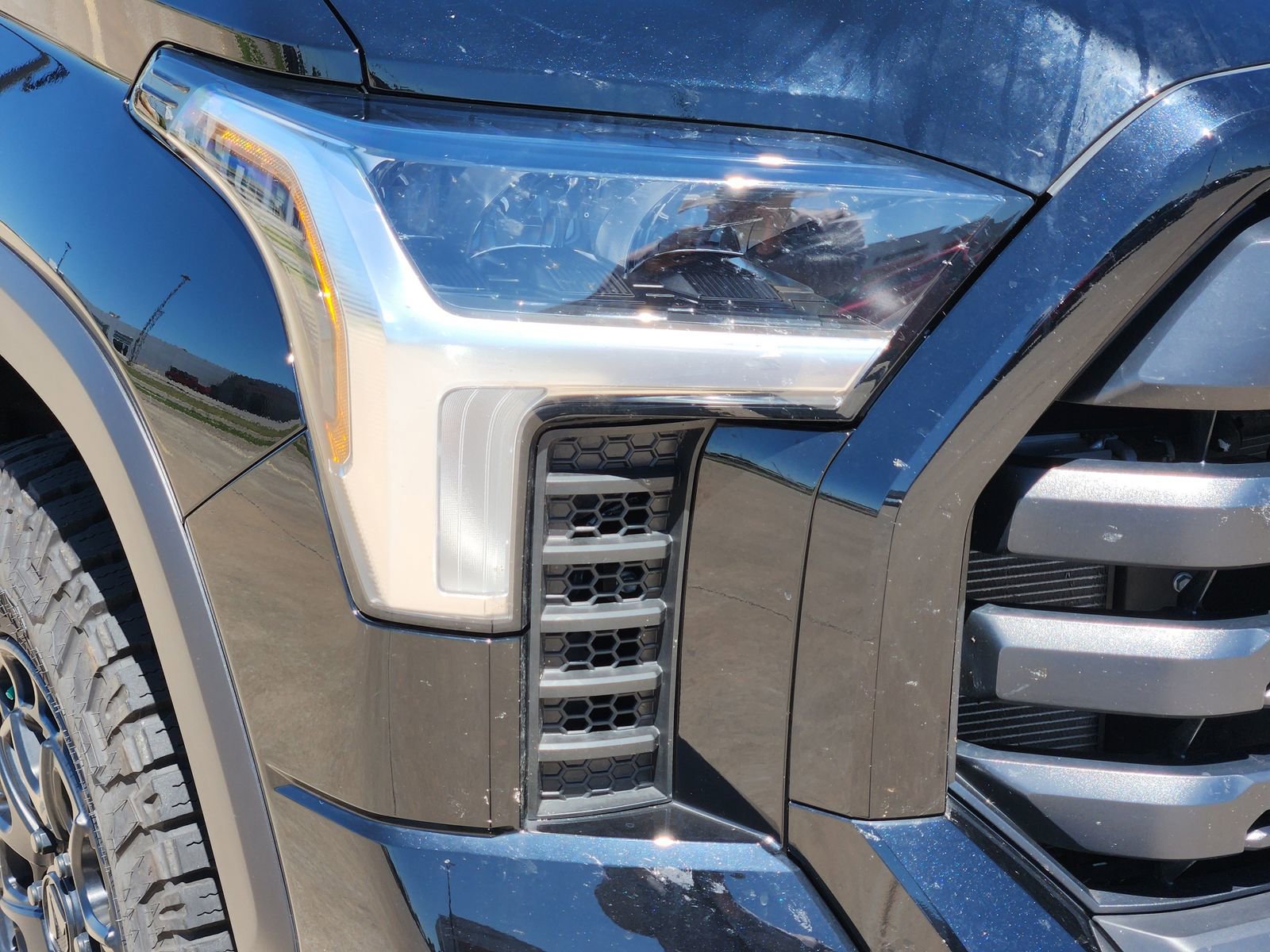 Used 2025 Toyota Tundra SR5 AWD/4WD image 10