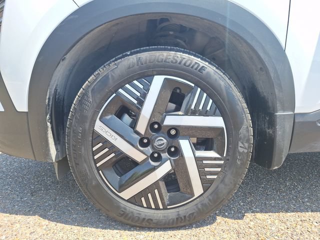 Certified 2025 Nissan Kicks SV FWD image 27