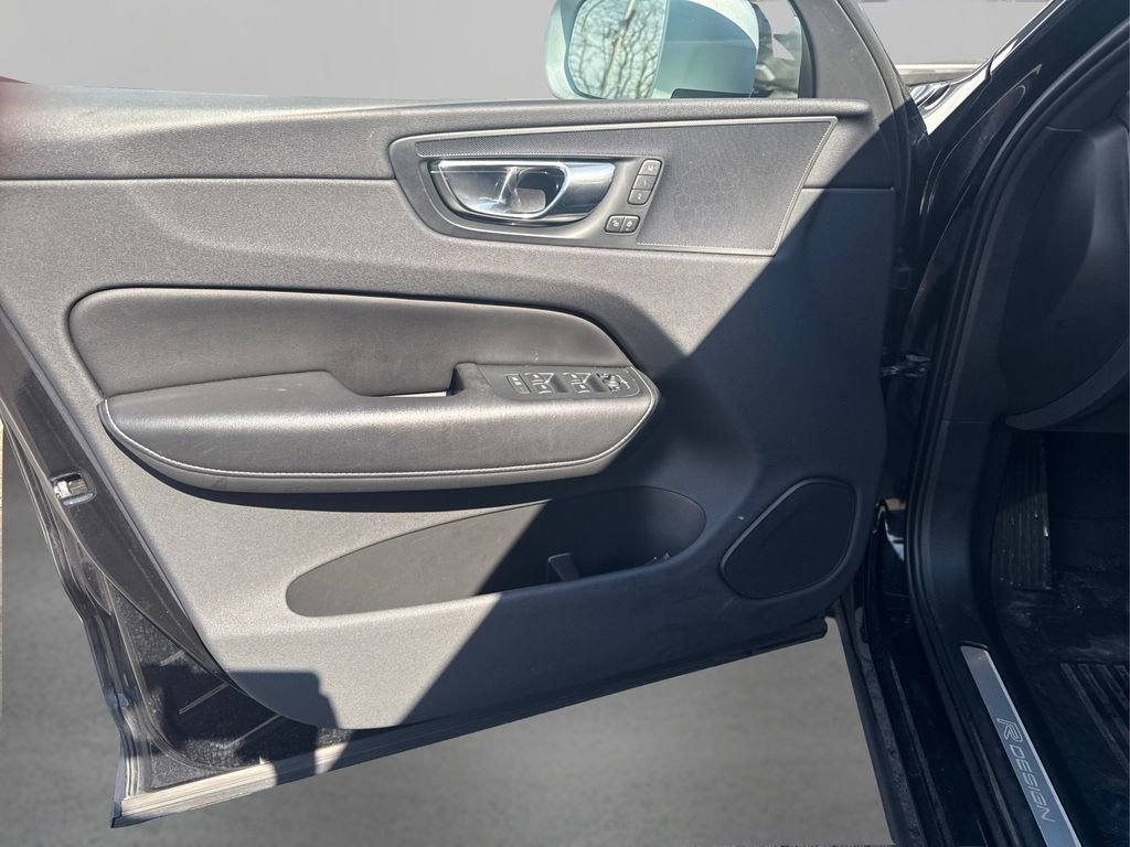 Used 2018 Volvo XC60 T5 R-Design w/ Convenience Package image 23