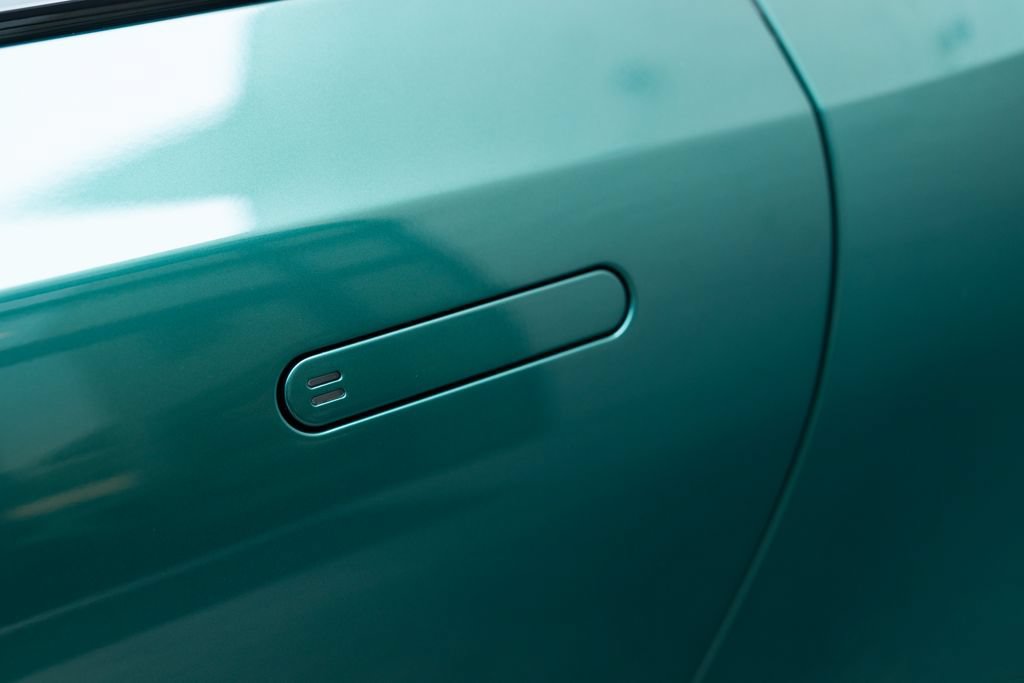 Used 2023 Aston Martin DBS Superleggera Volante RWD image 9
