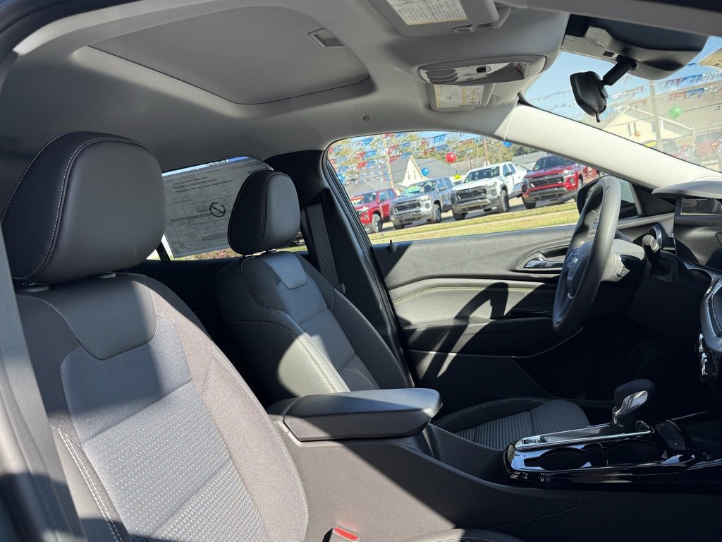 New 2026 Chevrolet Trax LT w/ Sunroof Package image 26