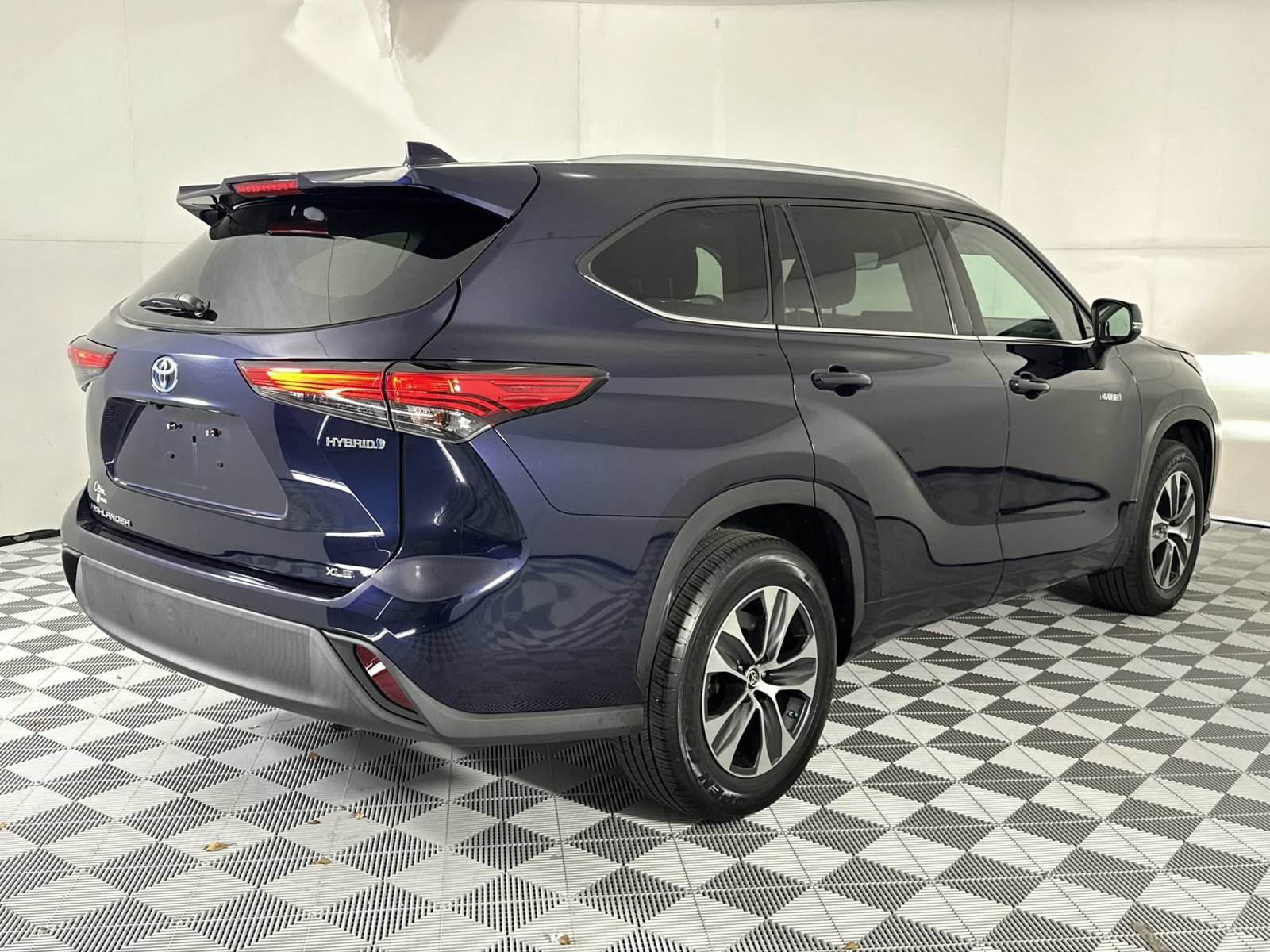 Used 2021 Toyota Highlander XLE FWD image 8