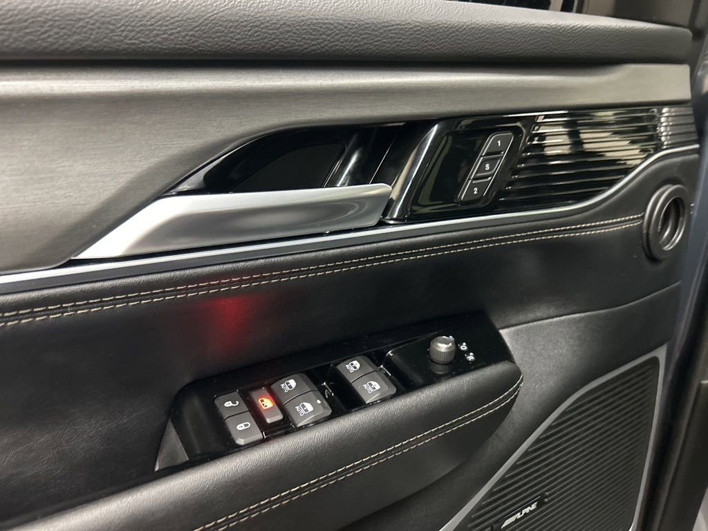 Used 2024 Jeep Wagoneer L Series II w/ Convenience Group I image 30