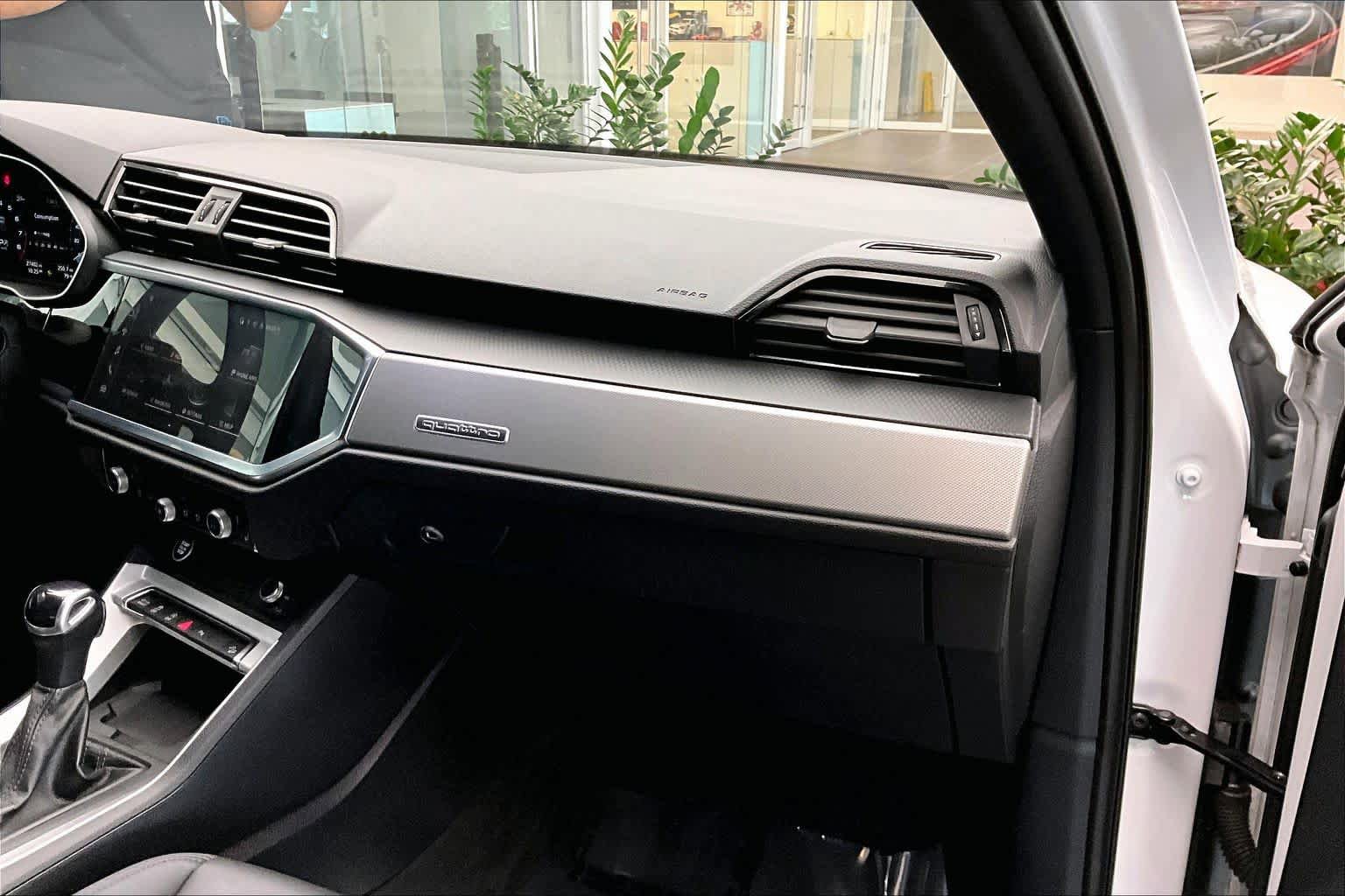 Used 2024 Audi Q3 2.0T Premium w/ Convenience Package AWD/4WD image 19