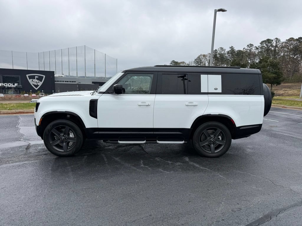 Used 2023 Land Rover Defender 130 X-Dynamic SE AWD/4WD image 4