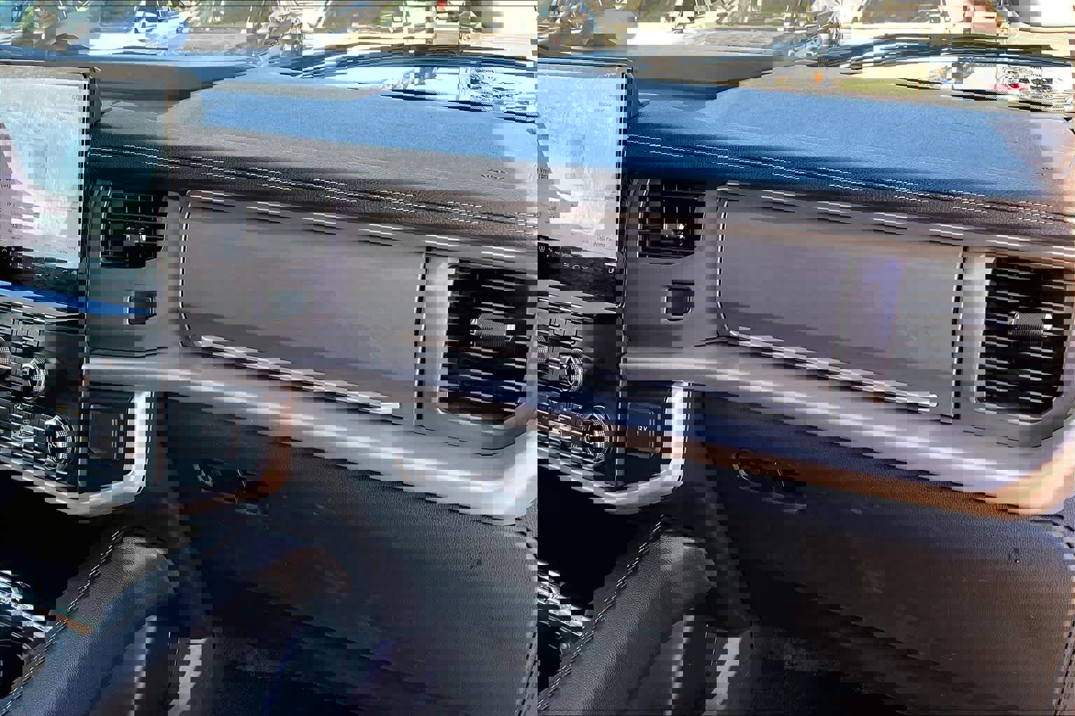 Used 2022 Ford Expedition XLT image 17