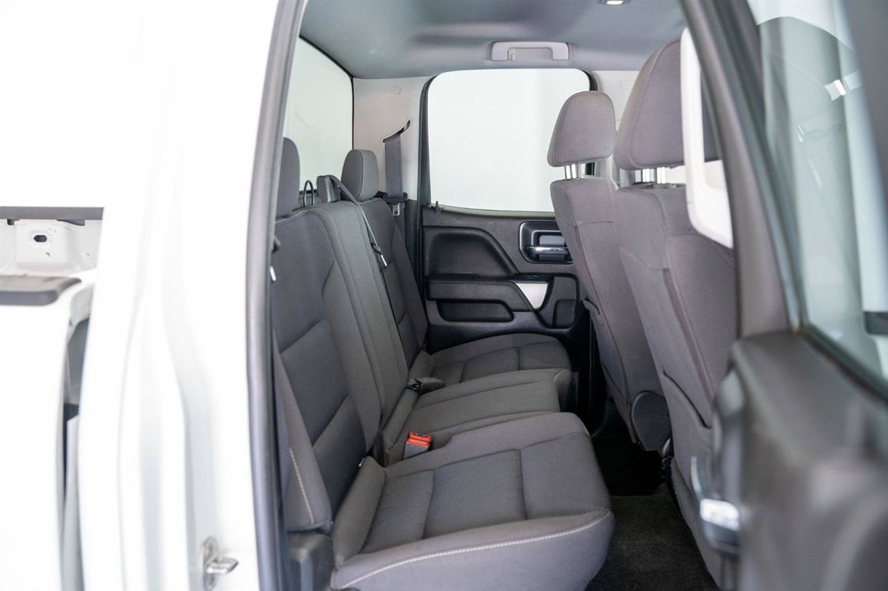 Used 2018 Chevrolet Silverado 1500 LT w/ Trailering Package AWD/4WD image 16
