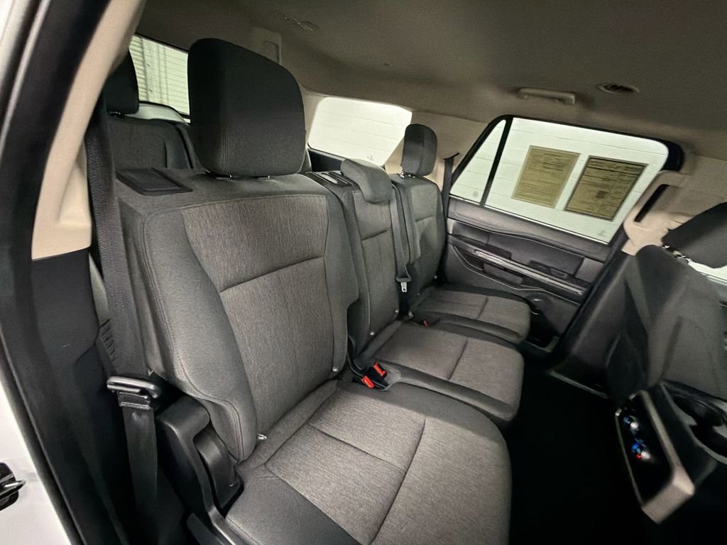 Used 2024 Ford Expedition XLT RWD image 26