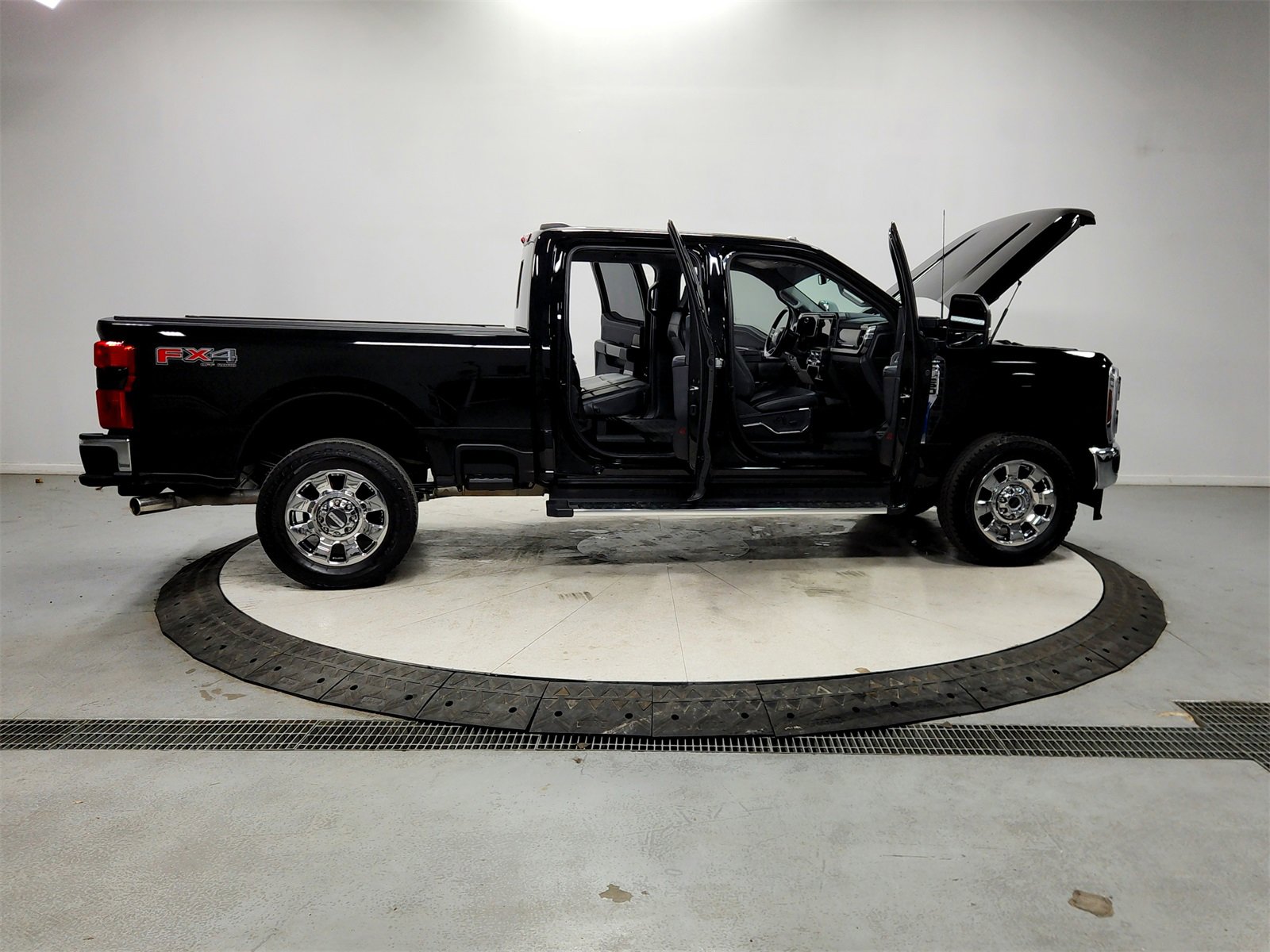 Used 2024 Ford F250 Lariat w/ Chrome Package image 16